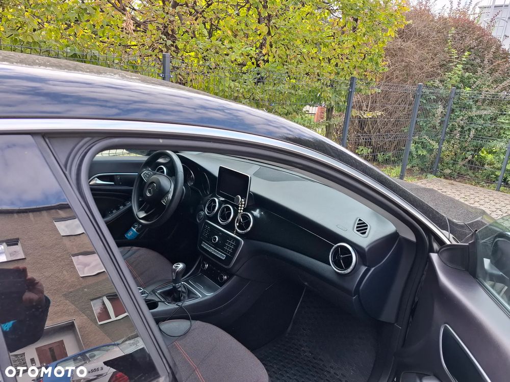 Mercedes-Benz CLA 180 d - 2
