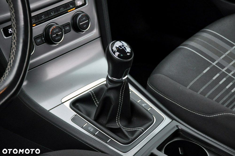 Volkswagen Golf - 35