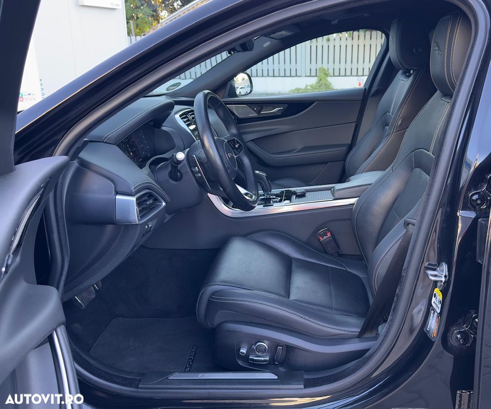 Jaguar XE P300 AWD R-Dynamic HSE - 7