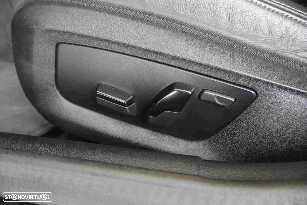 BMW 520 d Pack Desportivo M Auto - 34