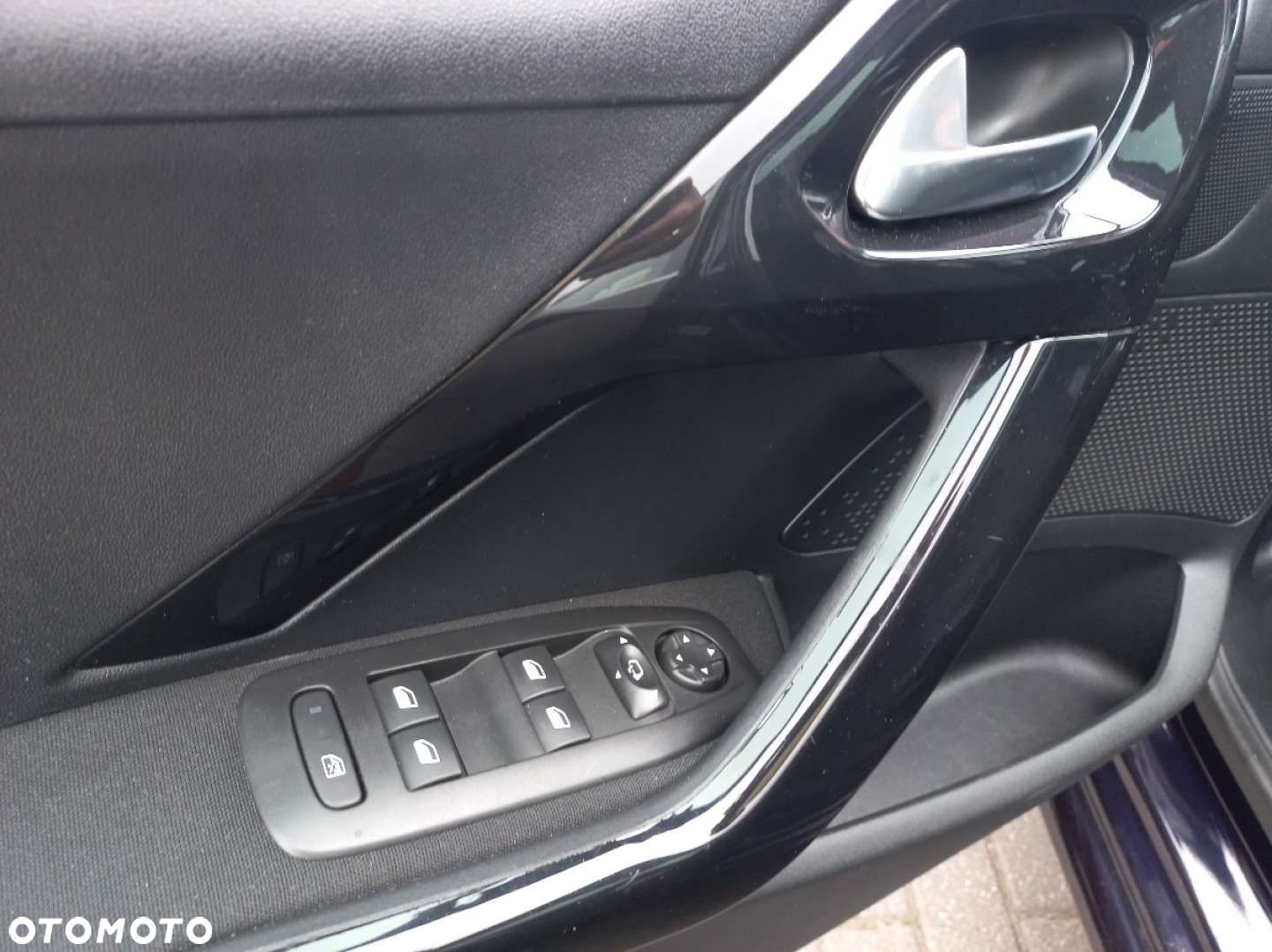 Peugeot 208 - 10