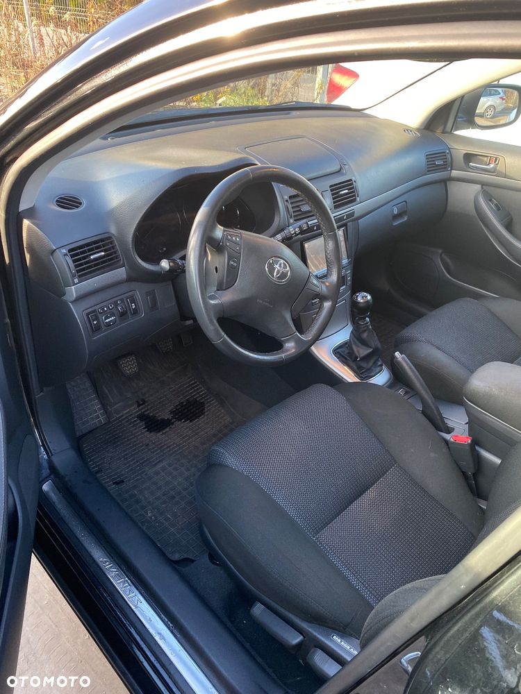 Toyota Avensis - 4