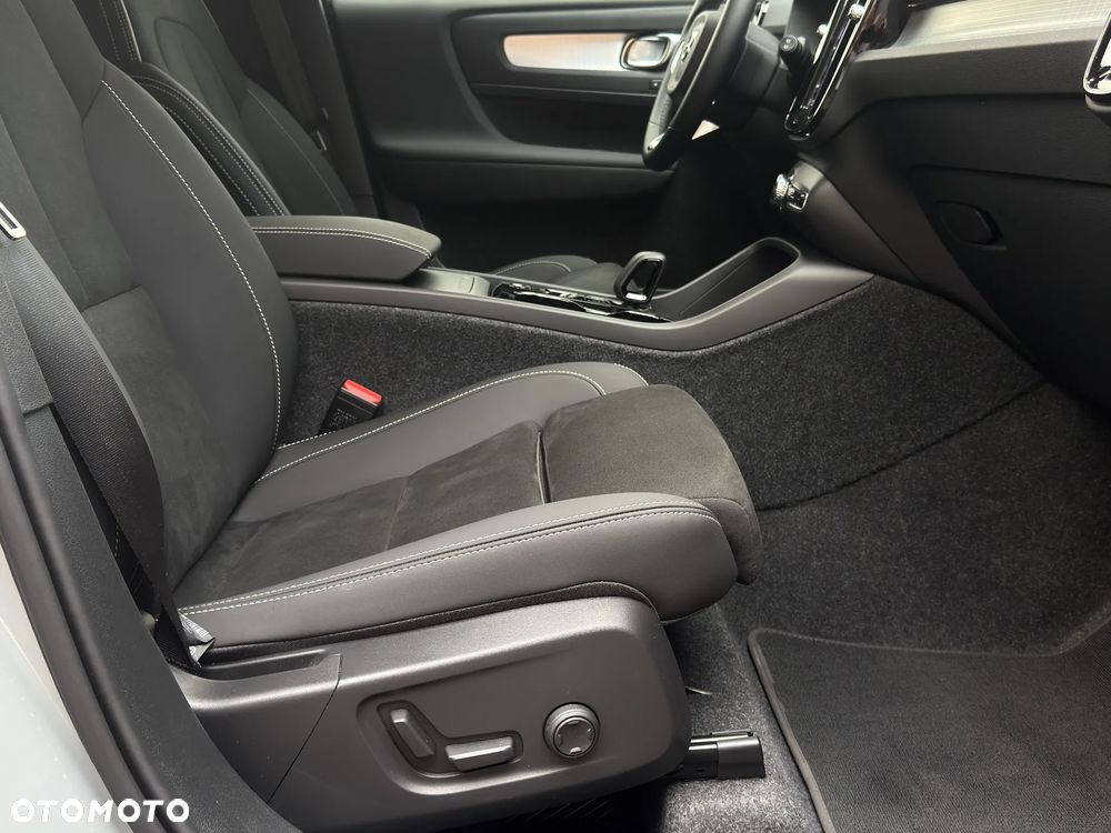 Volvo XC 40 B3 B DKG Plus Dark - 26