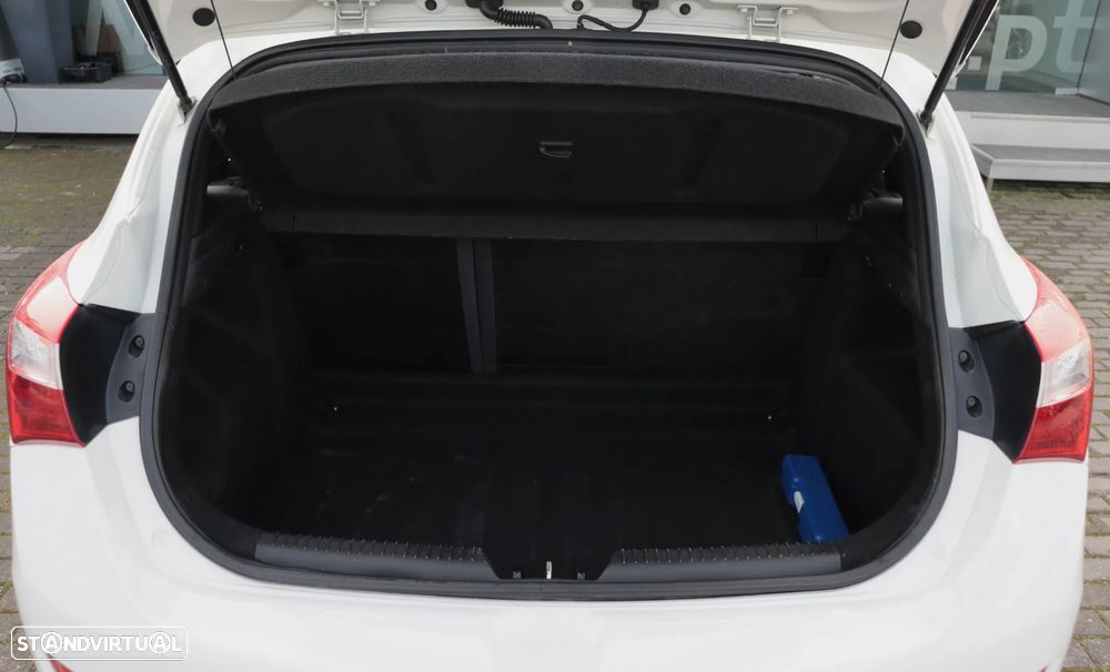 Hyundai i30 1.6 CRDI Blue Comfort - 27