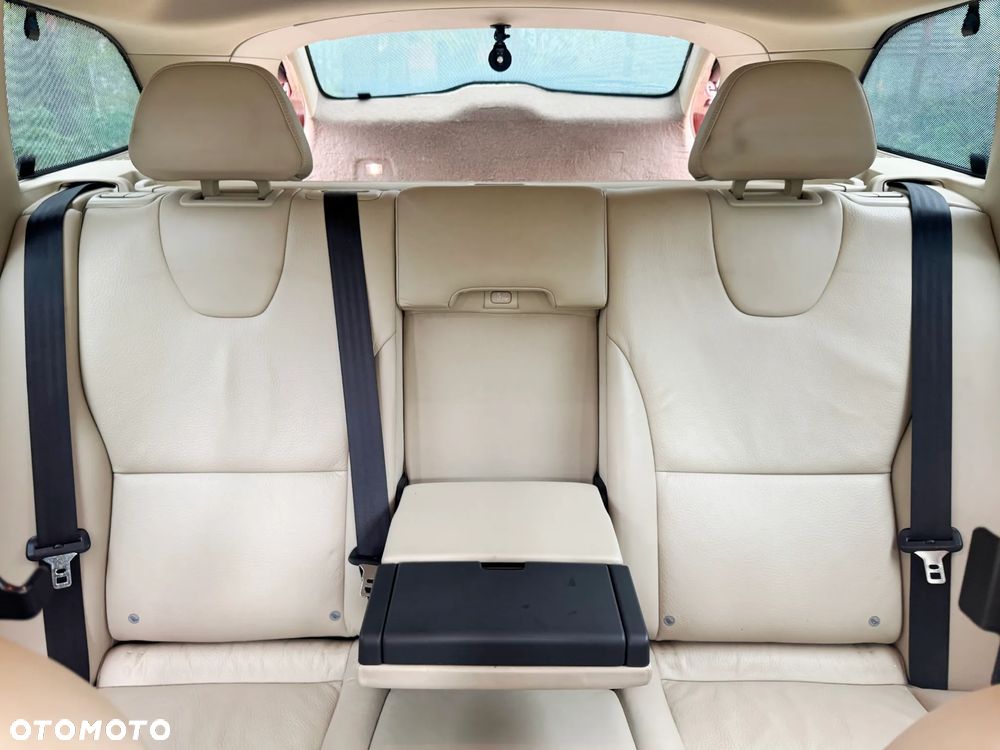 Volvo XC 60 2.4D AWD Summum - 32