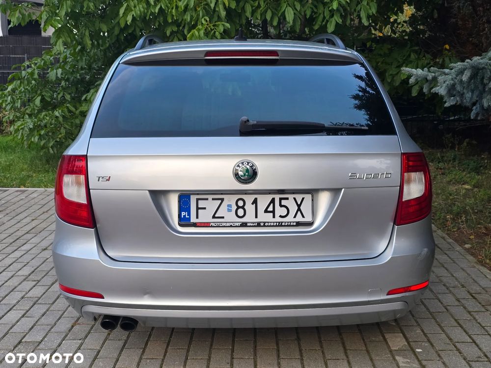 Skoda Superb 2012 photo 4