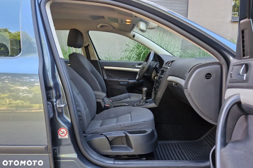 Skoda Octavia 1.6 Combi - 9