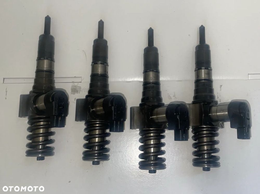 WTRYSK SIEMENS 03G130073T 03G130073M PASSAT B6 2.0 TDI 17O KM / BMN BMR BRD 170KM LEON OCTAVIA II 2 TOURAN GOLF V 5 CC B7  TIGUAN EOS TOLEDO SKODA  SUPERB II  POMPOWTRYSKI POMPOWTRYSKIWACZE SIEMENS CONTINENTAL - 4