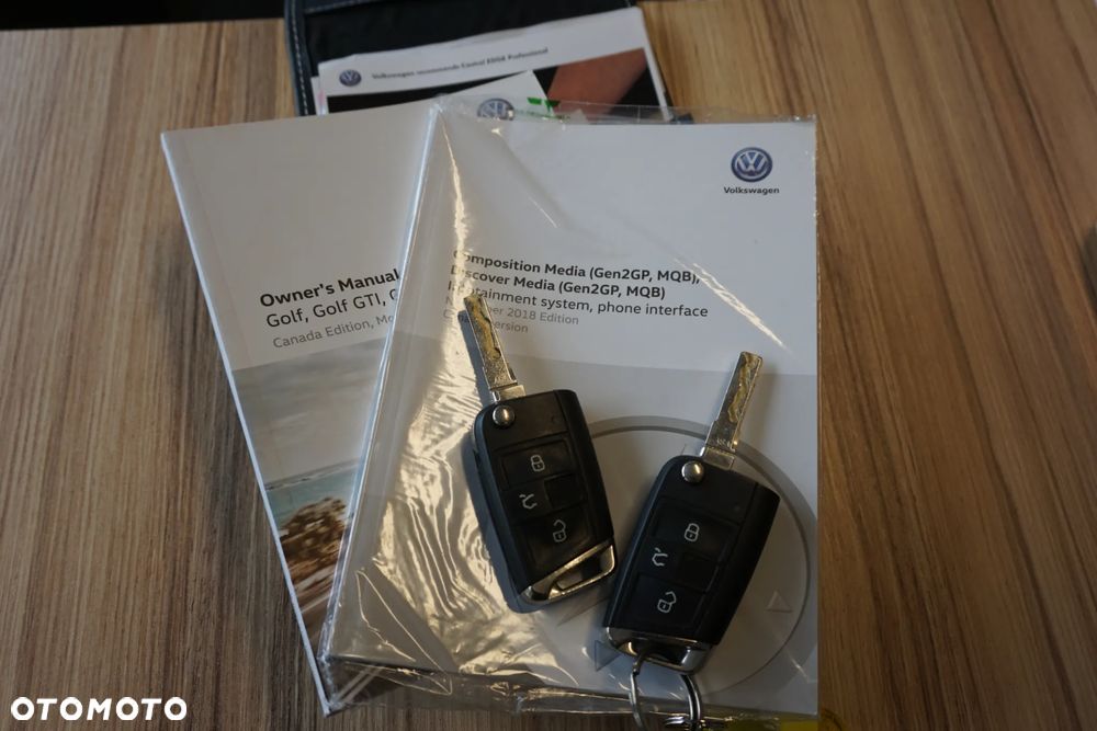 Volkswagen Golf - 25