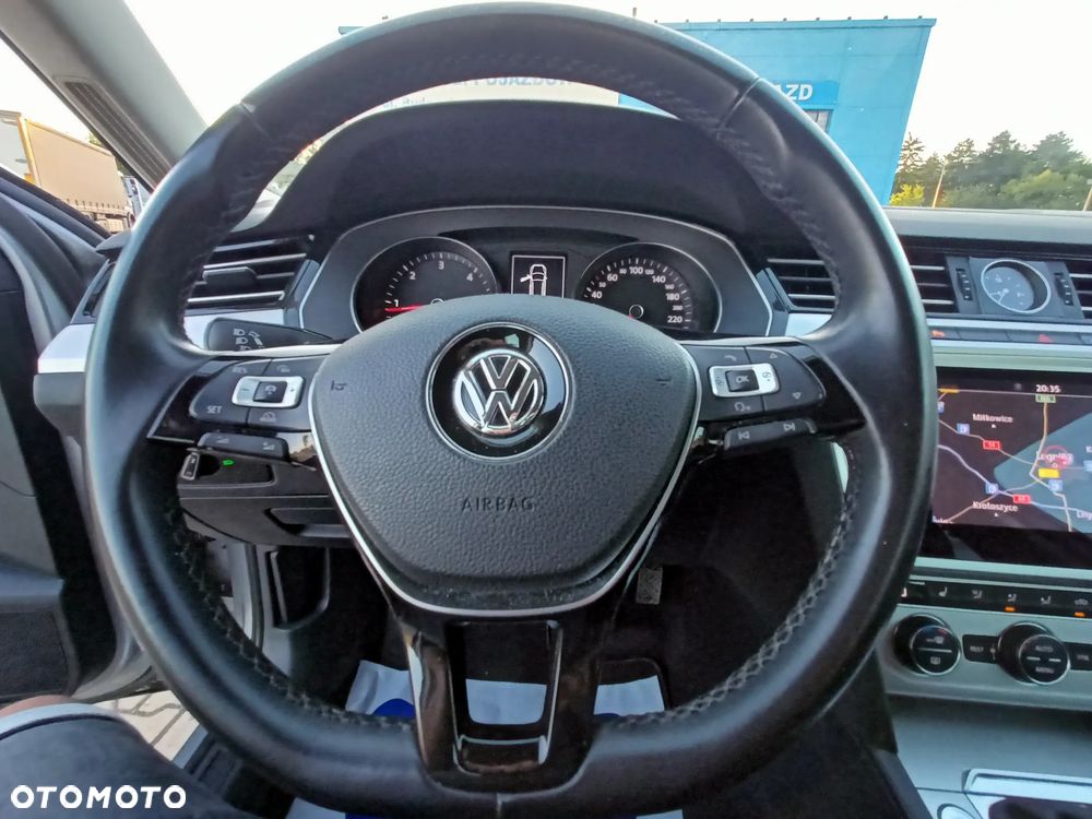 Volkswagen Passat Variant 2.0 TDI BMT Highline - 21
