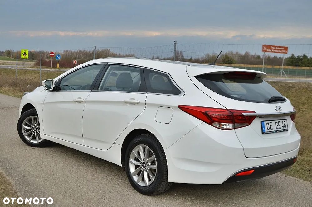 Hyundai i40 Kombi blue 1.6 Family - 8