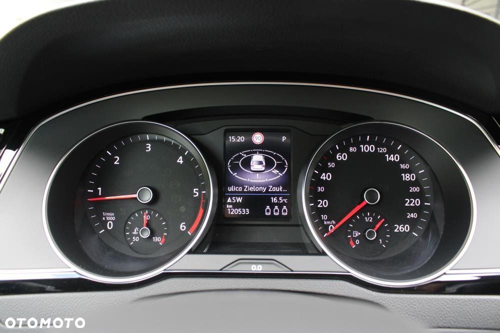 Volkswagen Passat - 17
