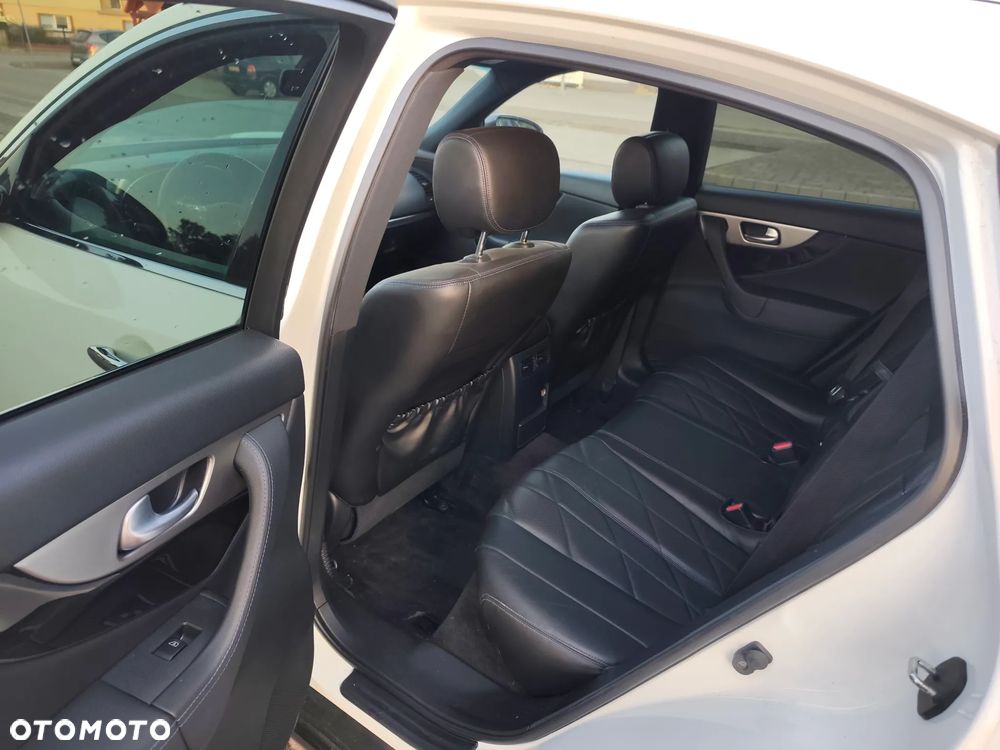 Infiniti Q70 3.0d S - 10