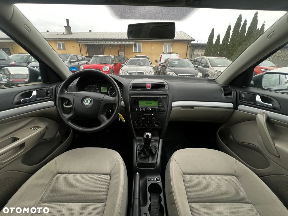 Skoda Octavia 1.6 Ambiente - 16