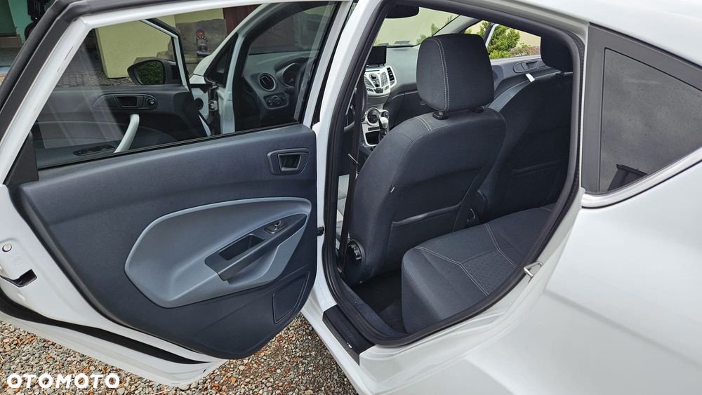 Ford Fiesta 1.6 TDCi Titanium - 18