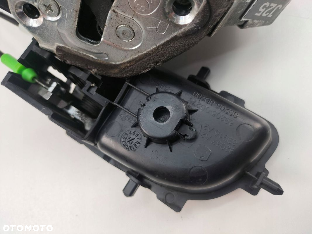 ZAMEK DRZWI TYLNYCH KLAMKA PRAWA STRONA TOYOTA AURIS E180 - 4