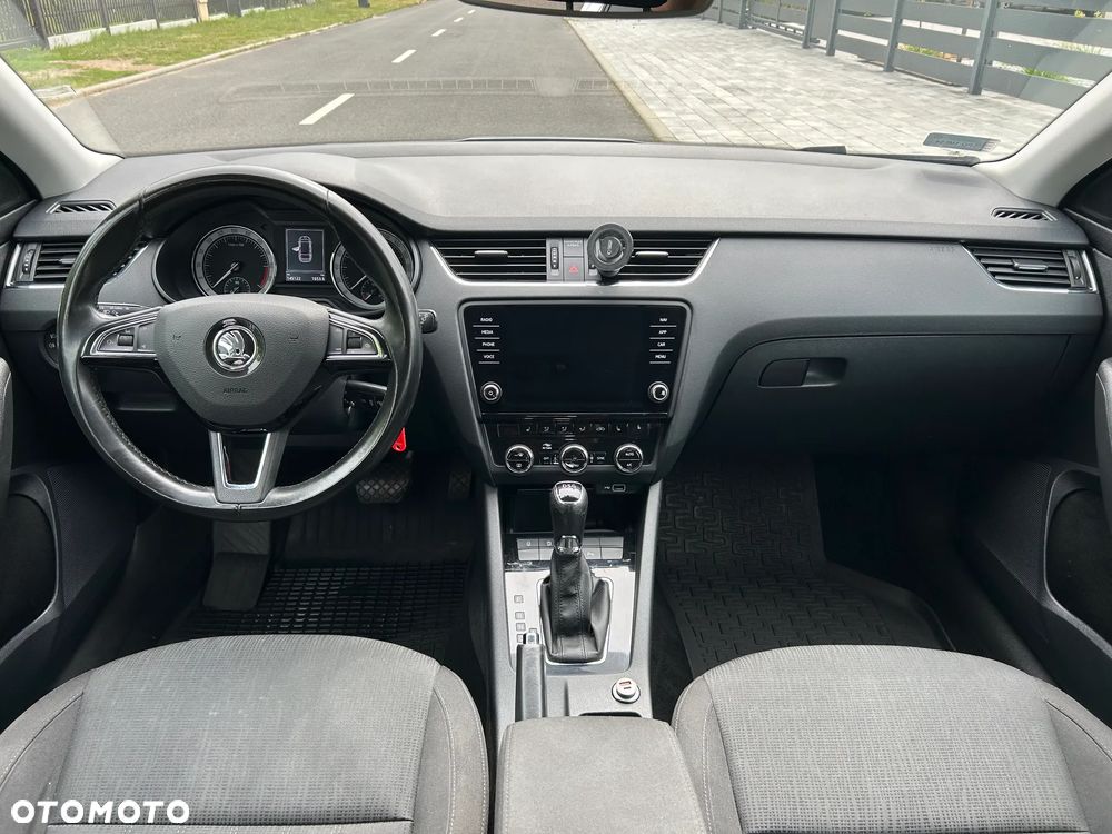 Skoda Octavia 1.6 TDI SCR Style DSG - 8