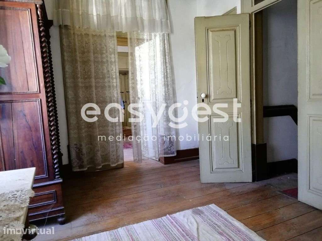 Emblemática moradia senhorial mobilada na vila de Alpedrinha - Grande imagem: 3/44