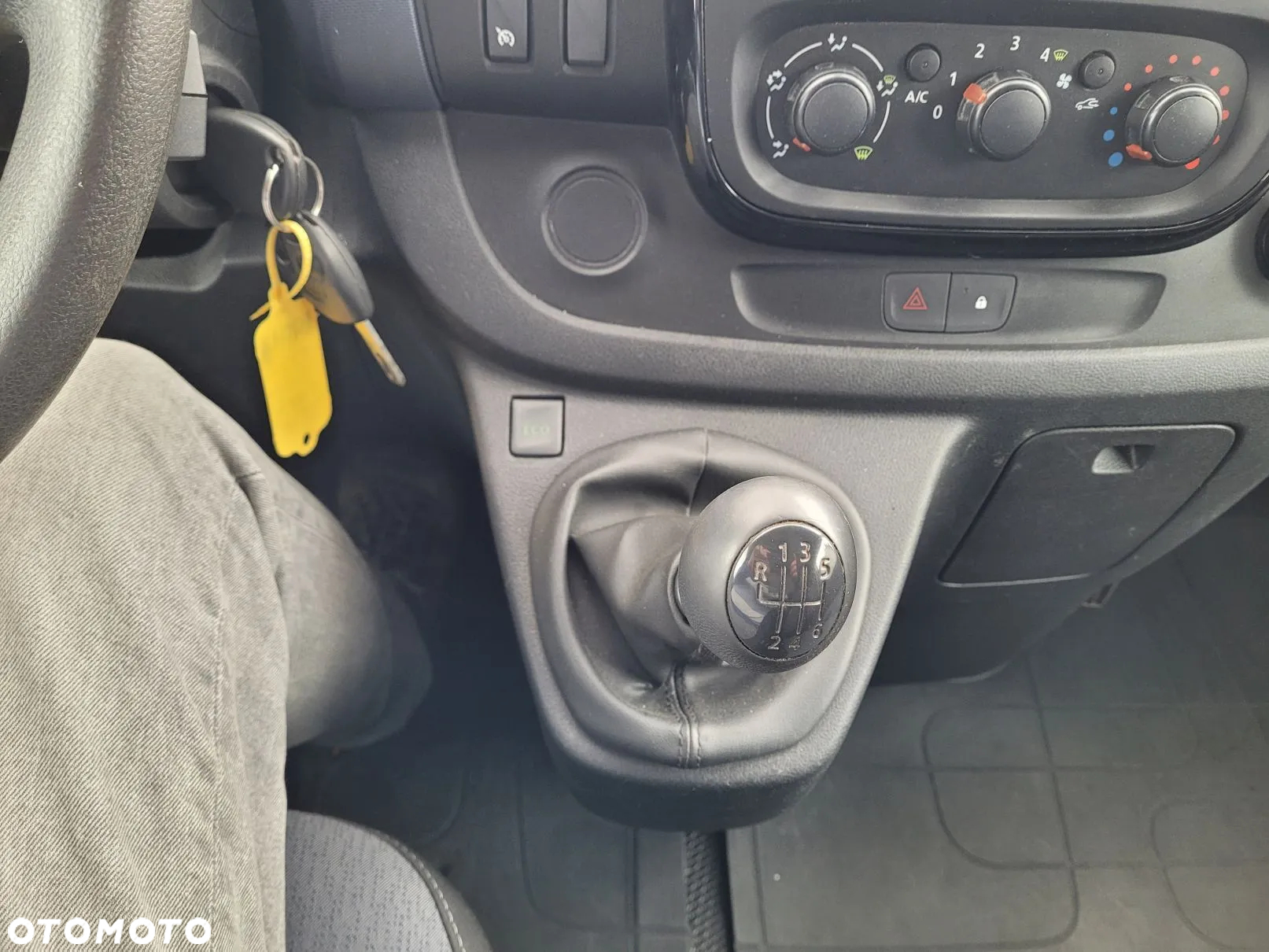 Opel Vivaro 3-osobowy Webasto Nawigacja super stan - 7