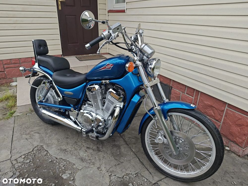 Suzuki Intruder - 3