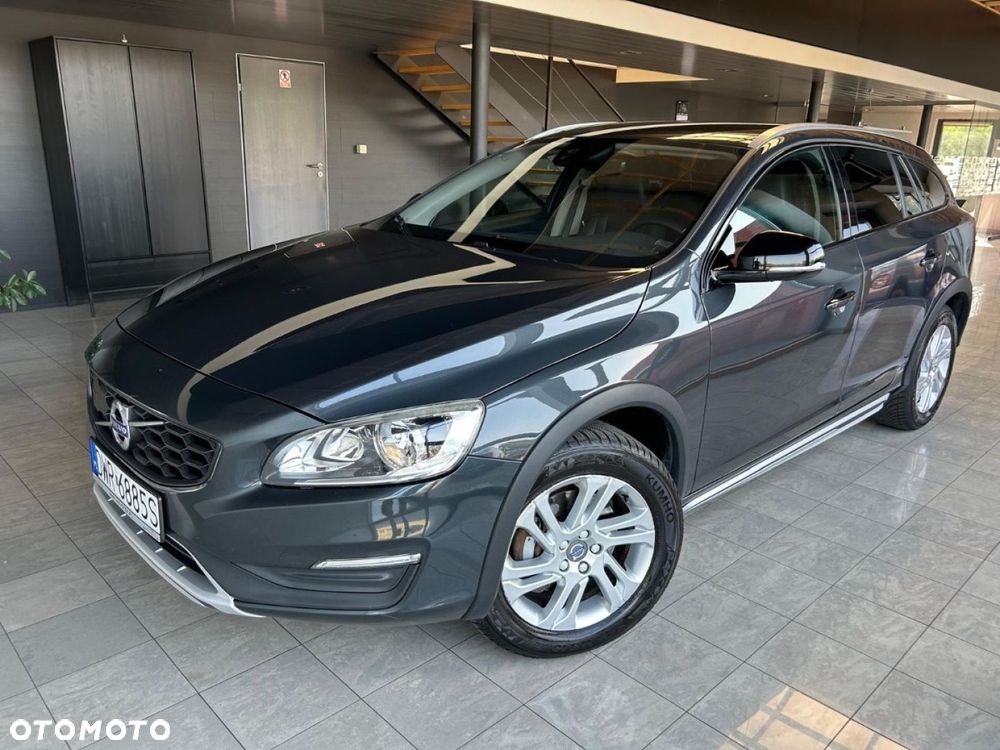 Volvo V60 Cross Country D3 Drive-E Momentum - 1