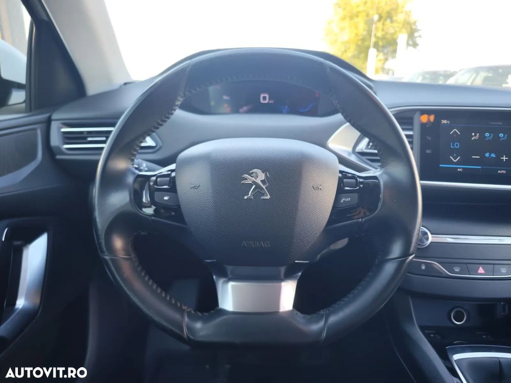 Peugeot 308 SW 1.2 L PureTech Turbo S&S Active - 22