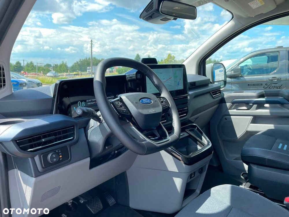 Ford Tourneo Custom - 30