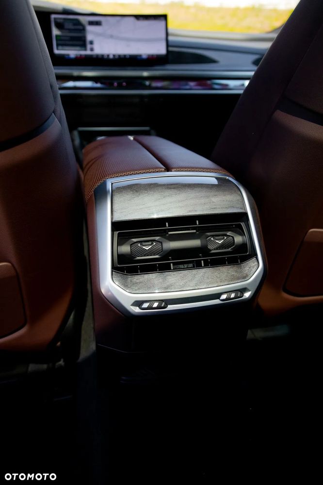 BMW i7 - 24