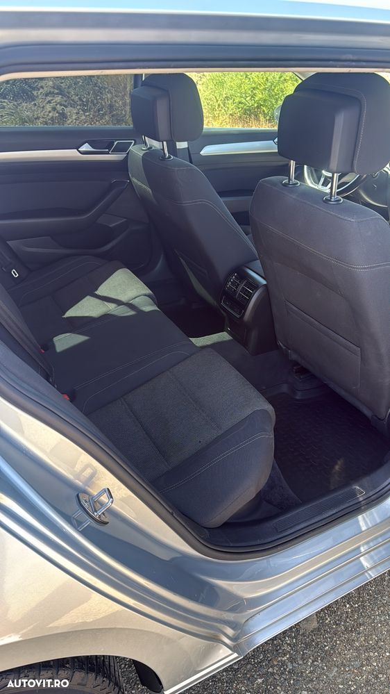 Volkswagen Passat 2.0 TDI DSG Comfortline - 9