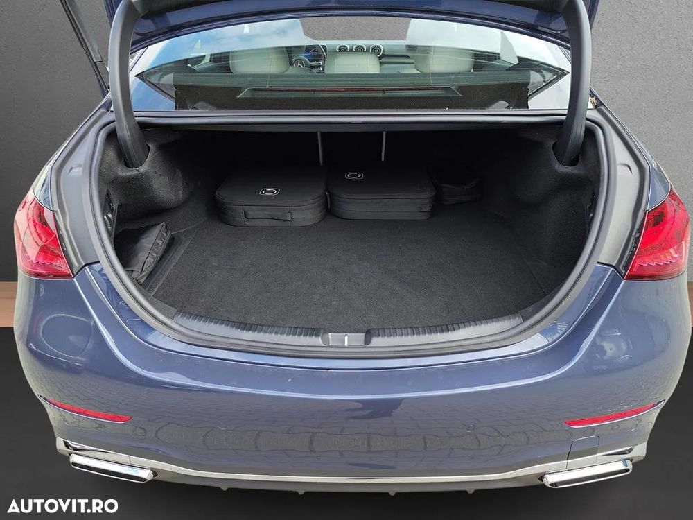 Mercedes-Benz C 300 e 4Matic 9G-TRONIC AMG Line - 29