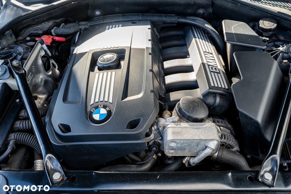 BMW Seria 5 528i Sport-Aut - 38