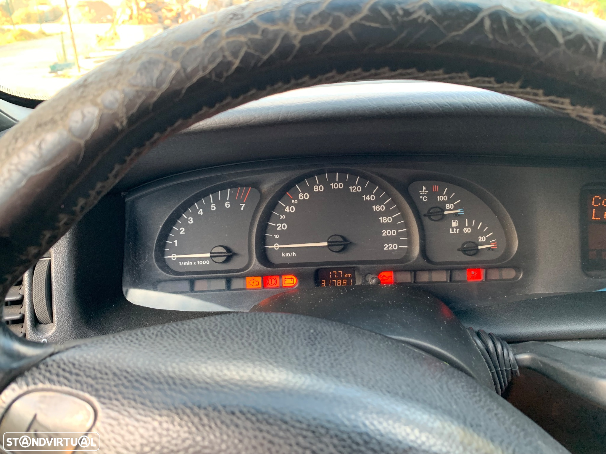Opel Vectra Caravan 1.6i 16V - 12