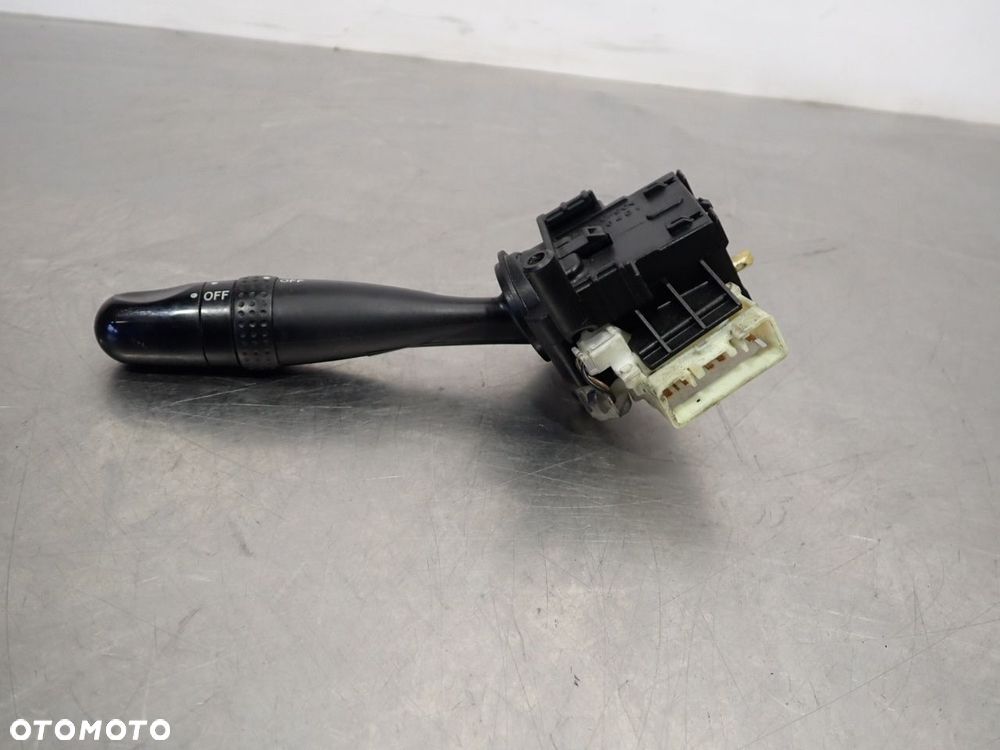 PRZEŁĄCZNIK ŚWIATEŁ TOYOTA RAV4 II LIFT 42010-173682 - 2