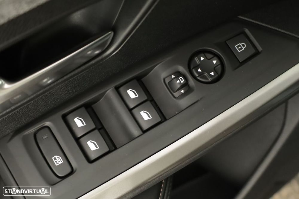 Peugeot 3008 1.2 Hybrid Allure e-DCS6 - 18