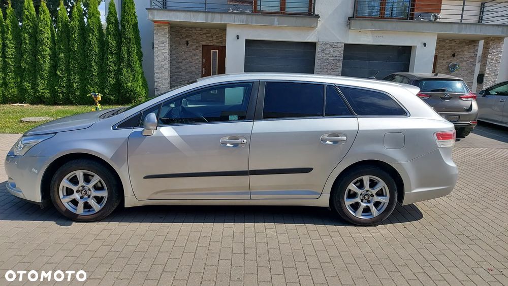 Toyota Avensis 2.0 D-4D Sol - 22