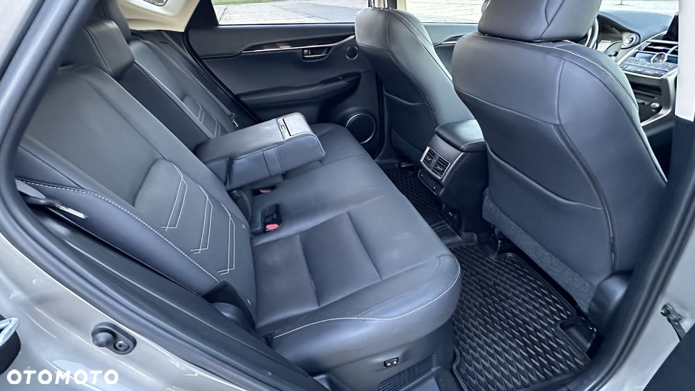 Lexus NX 300h Elite AWD - 30