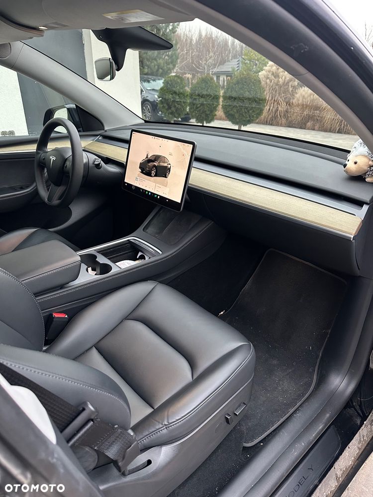Tesla Y - 5