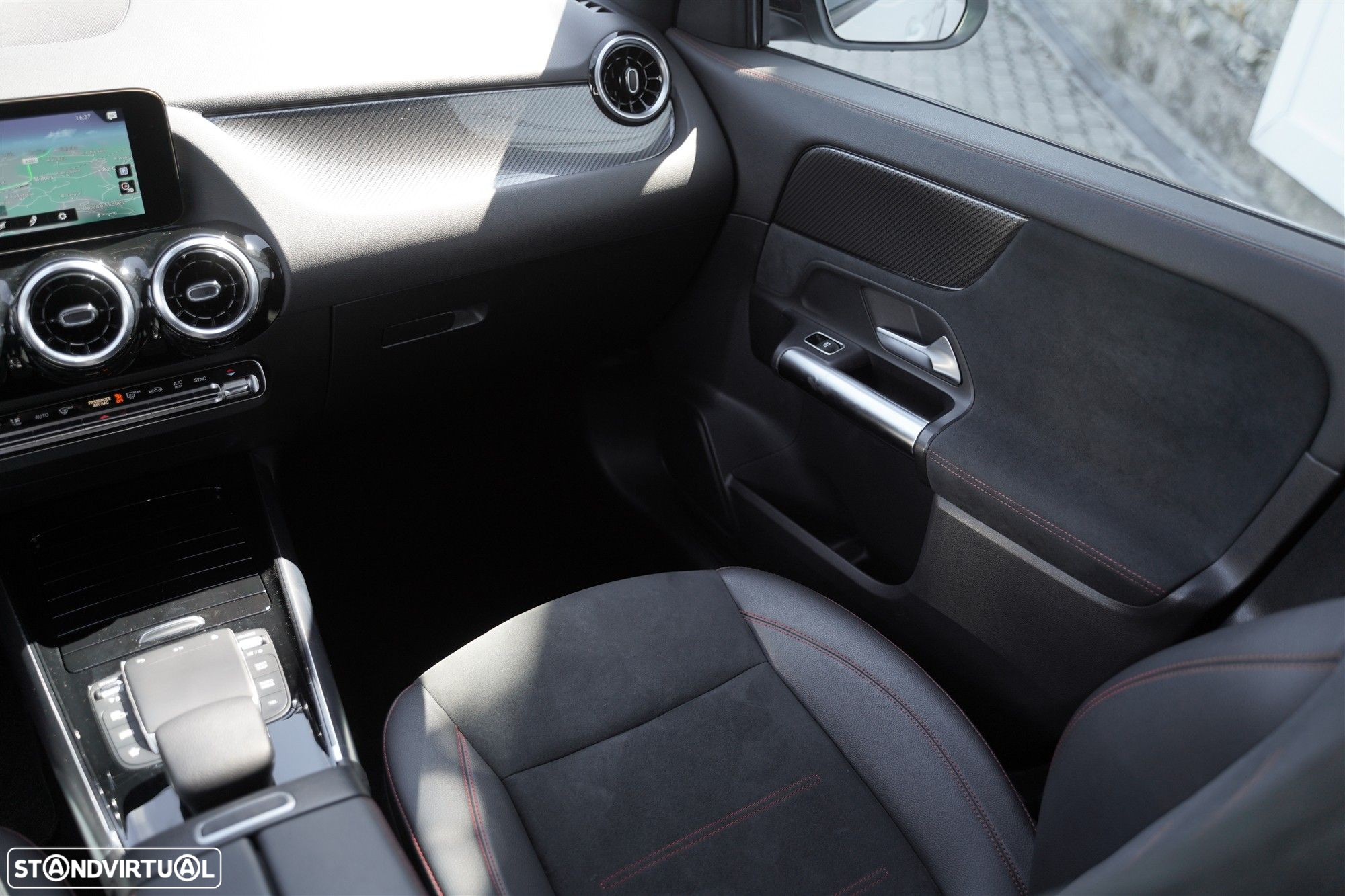 Mercedes-Benz GLA 180 d AMG Line - 29