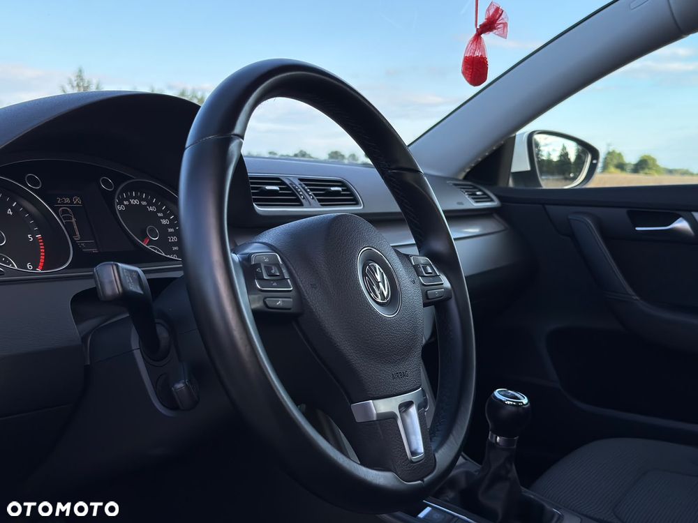 Volkswagen Passat 2.0 TDI BlueMotion Technology Highline - 14