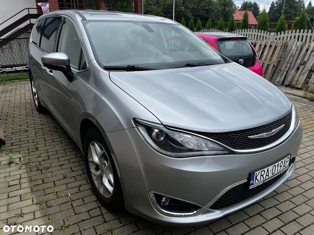 Chrysler Pacifica - 2