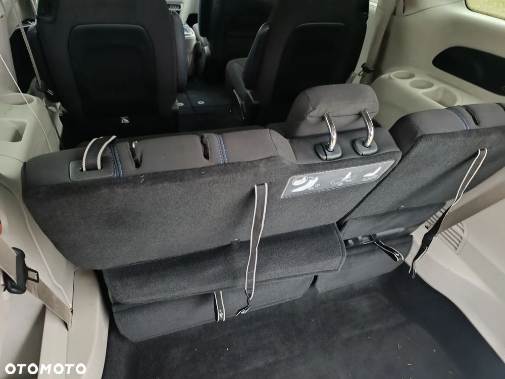 Chrysler Pacifica - 12