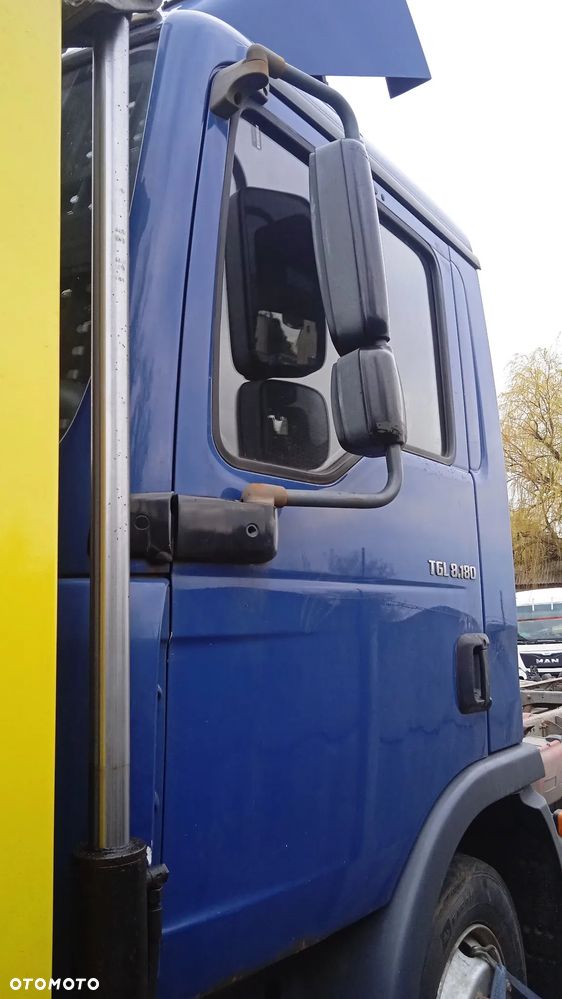 Na części MAN TGL 8.180 Euro 4 drzwi maska zderzak lampa szyba czołowa deska rozdzielcza fotele rama dyfer most bak silnik skrzynia biegów - 3