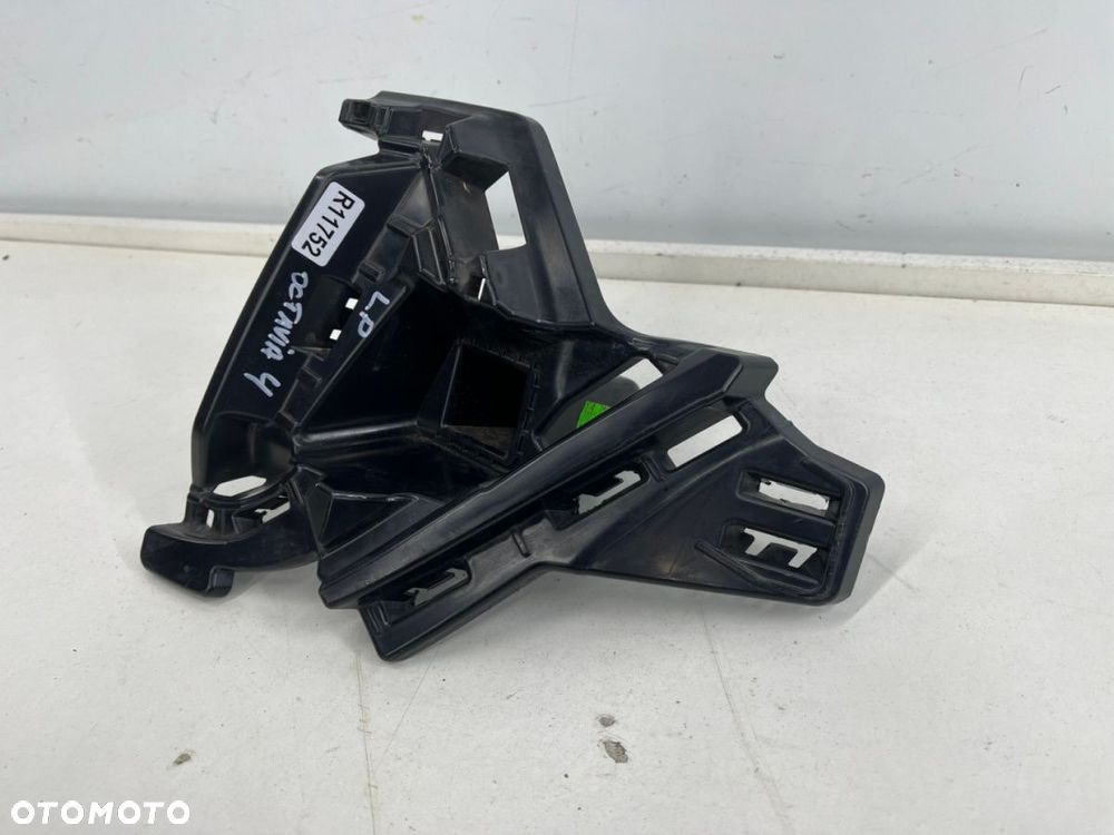 Ślizg Skoda Octavia 4 IV 19r.- lewe przednie mocowanie atrapy zderzaka wspornik 5e3807723