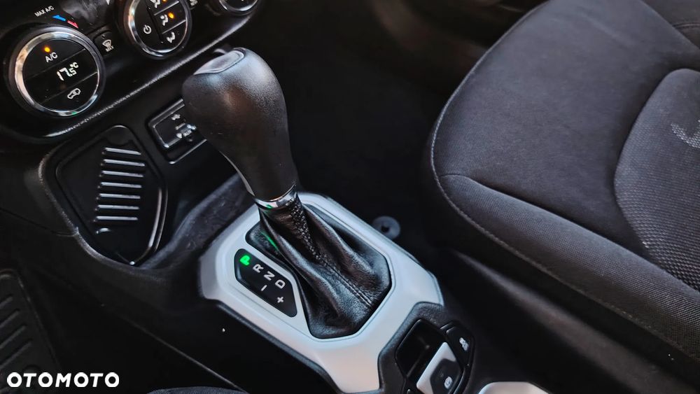 Jeep Renegade 1.4 MultiAir DSG Longitude - 28