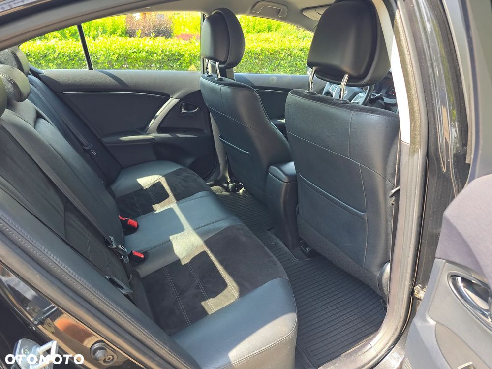 Toyota Avensis 2.0 Premium - 11