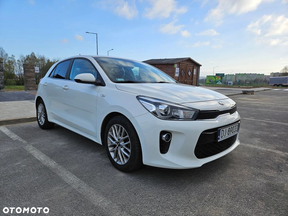 Kia Rio 1.2 L - 1