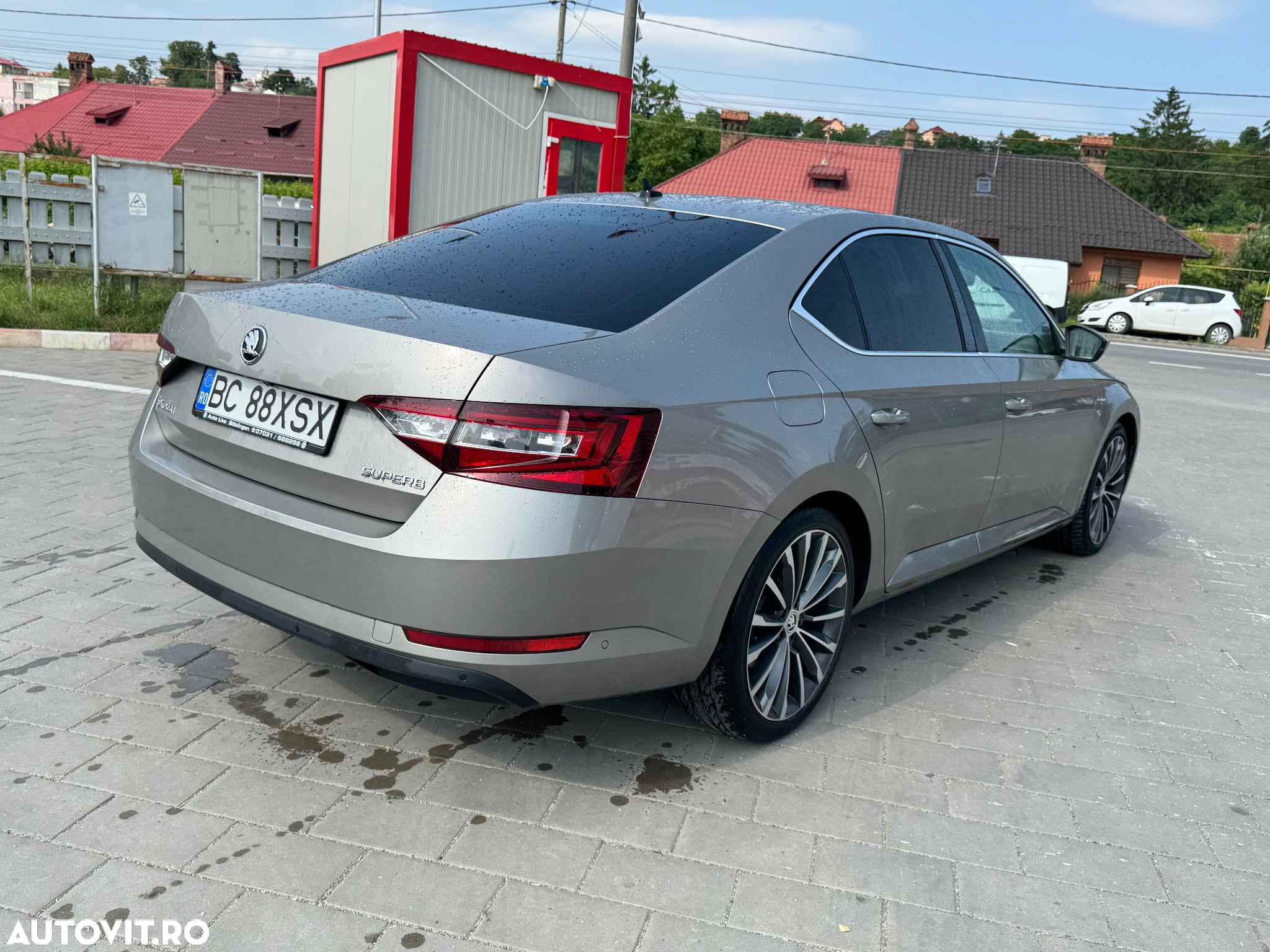 Skoda Superb 2.0 TDI DSG Laurin & Klement - 6