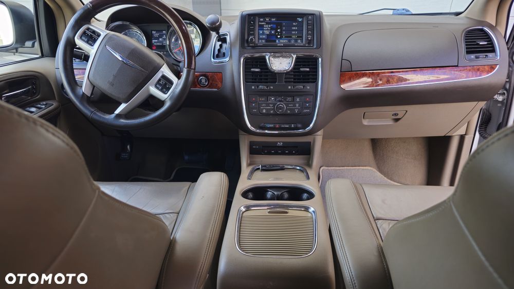 Chrysler Town & Country 3.6 Limited - 14