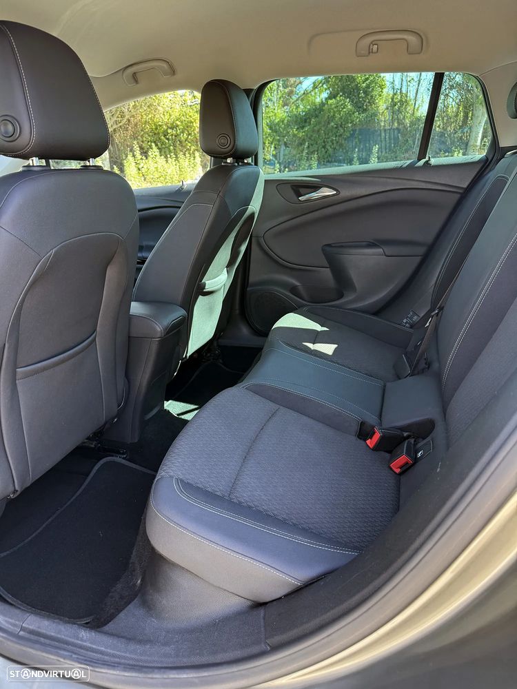 Opel Astra Sports Tourer - 9