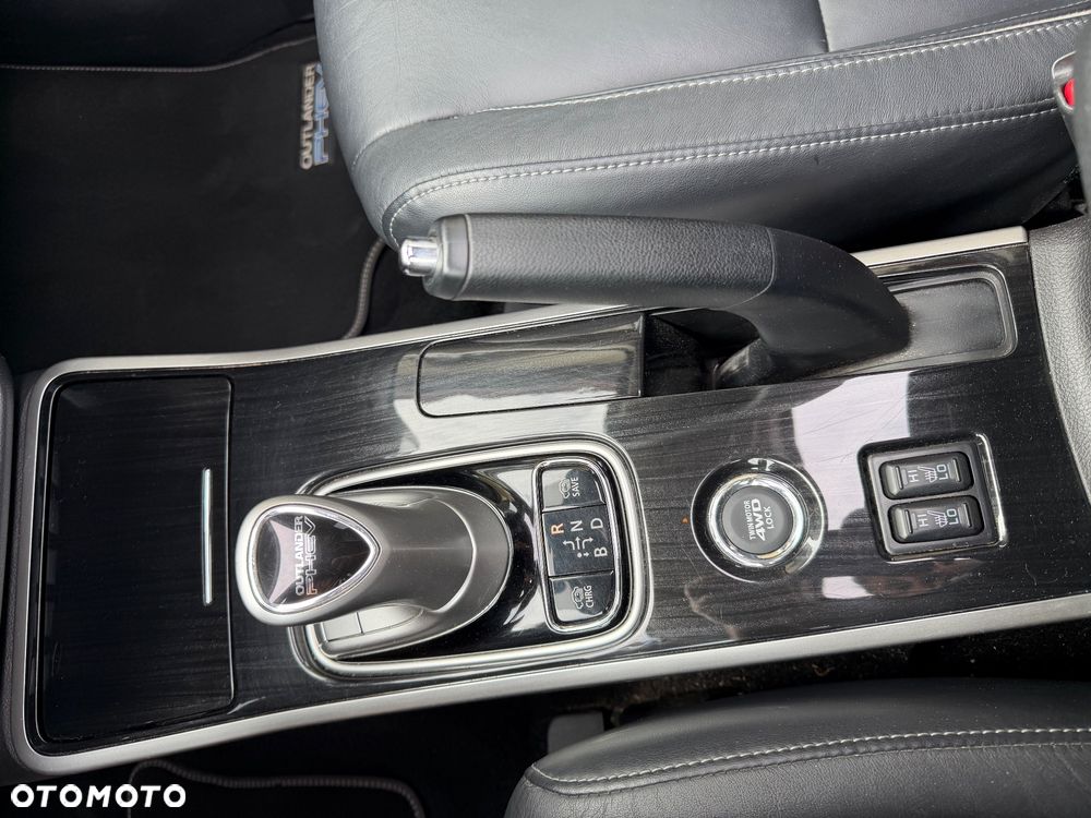 Mitsubishi Outlander Intense + - 14